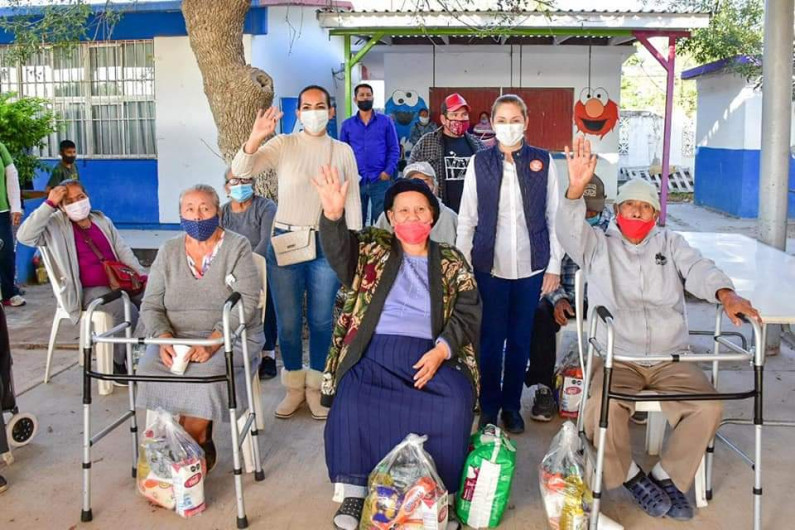 DIF Reynosa entrega diversos apoyos a los Adultos Mayores de la Colonia Almaguer