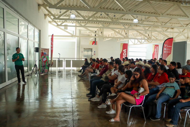 El olímpico Edson Ramirez realiza charla de motivación a atletas tamaulipecos 