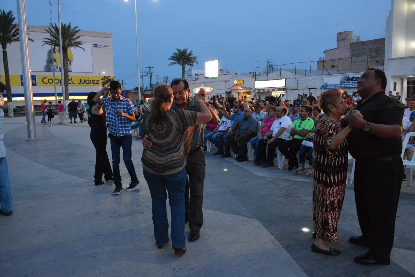 Orquesta de Pepe Ramos pone ritmo a la Plaza Principal