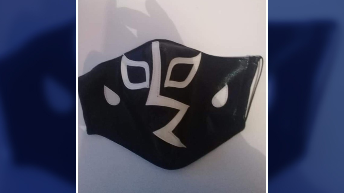 “Luchan” contra el COVID-19 con cubrebocas inspirados en luchadores