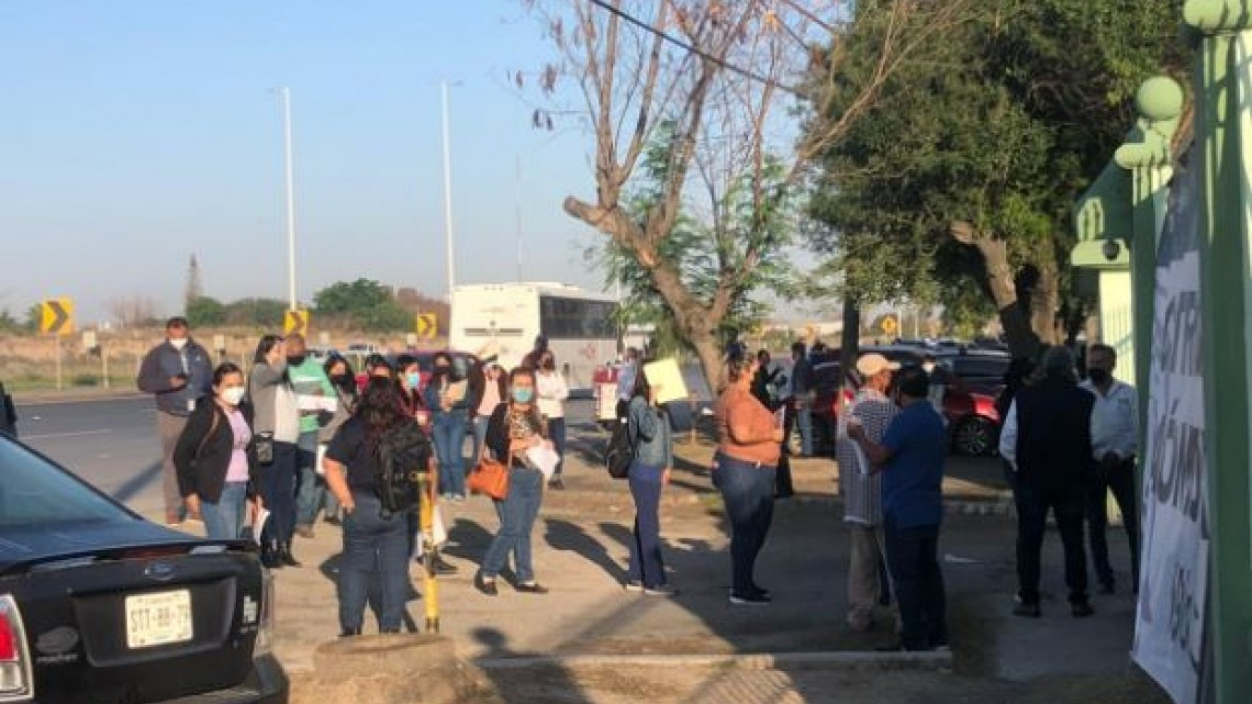 Arranca vacunación de 17 mil maestros 