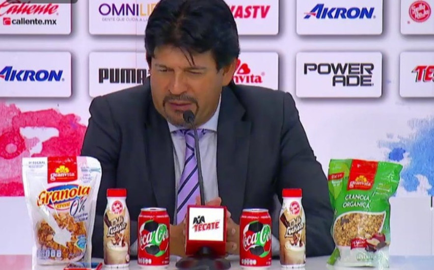 No es un mini super, es la conferencia del DT de Chivas 