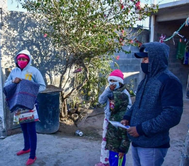 DIF Reynosa llevó cobijas y diversos apoyos a las familias de la Colonia Vientos de Cambio 