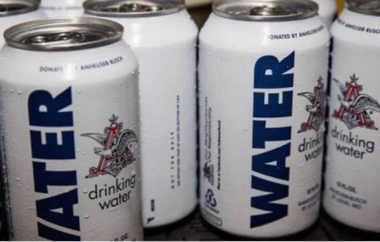 Compañía cervecera cambia producción de cerveza por agua 