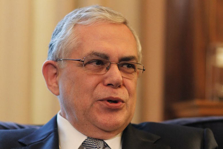 Explota carta bomba en auto de ex primer ministro de Grecia