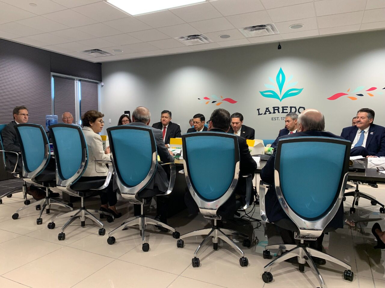 AADNL expone el proyecto de la Plataforma Logística Laredos y del Puente 4/5 a Embajadores de México y EU