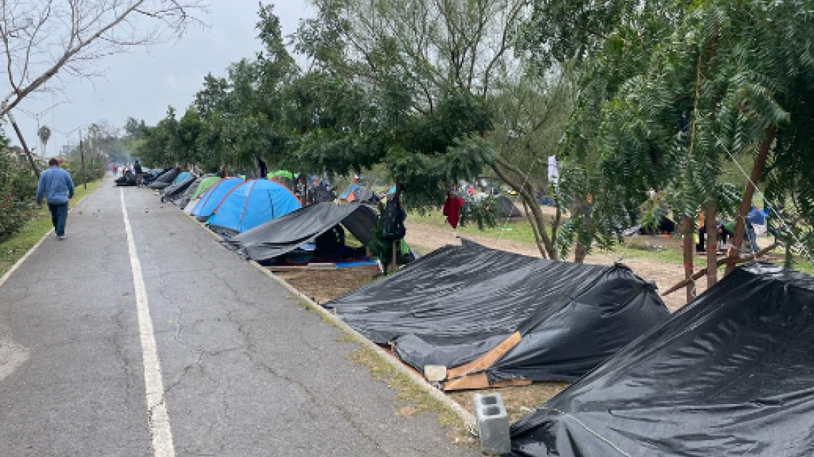 Reportan miles de migrantes varados en Matamoros a la espera de EU ponga fin al título 42