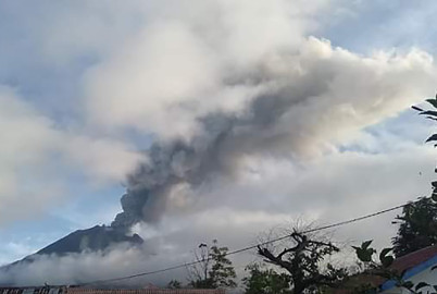 Registra Monte Sinabung en Indonesia nueva erupción sin dejar víctimas 