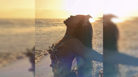 Danna Paola se convierte en sirena y estrena “Sodio” 