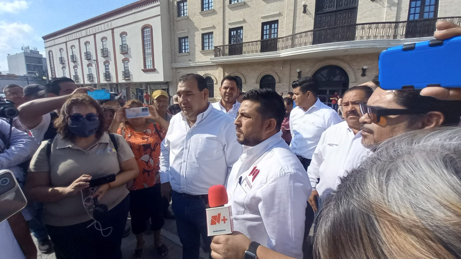 Alcalde da opción a carretoneros de recolectar basura en camionetas y empleo