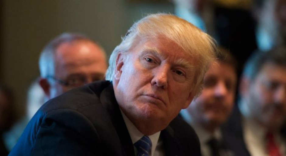 Trump predice que Obamacare explotará tras derrota legislativa