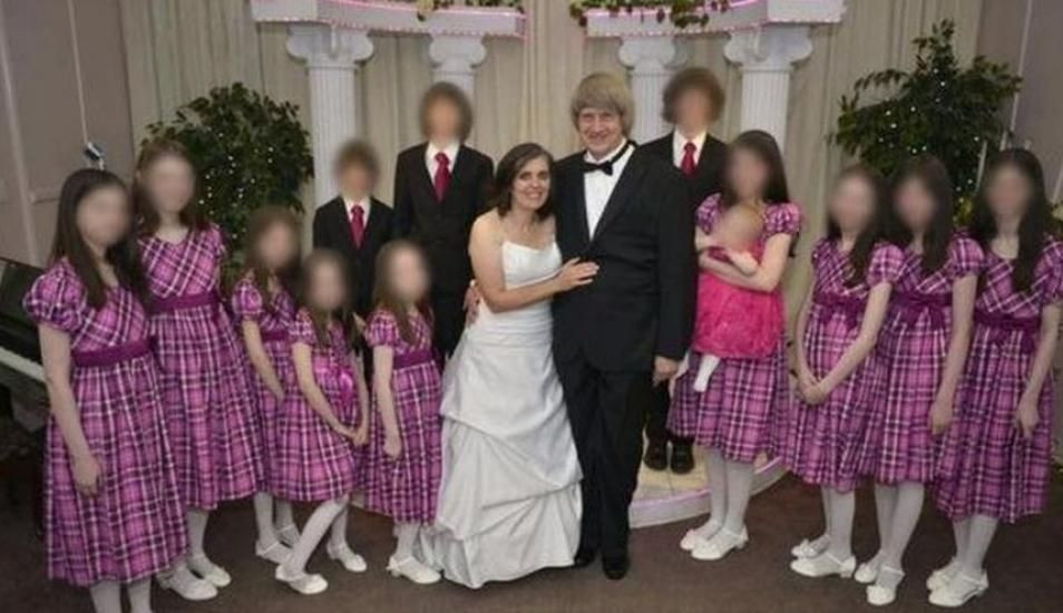 Padres de niños encadenados comparecerán el jueves