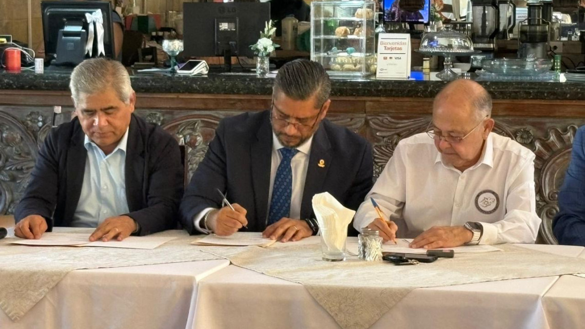 Fortalecen lazos académicos y profesionales: EXAUAT y Colegio Neolaredense de Contadores