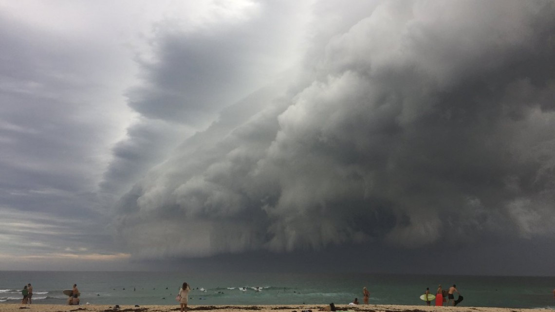 Nube “monstruo” sorprende a Australia