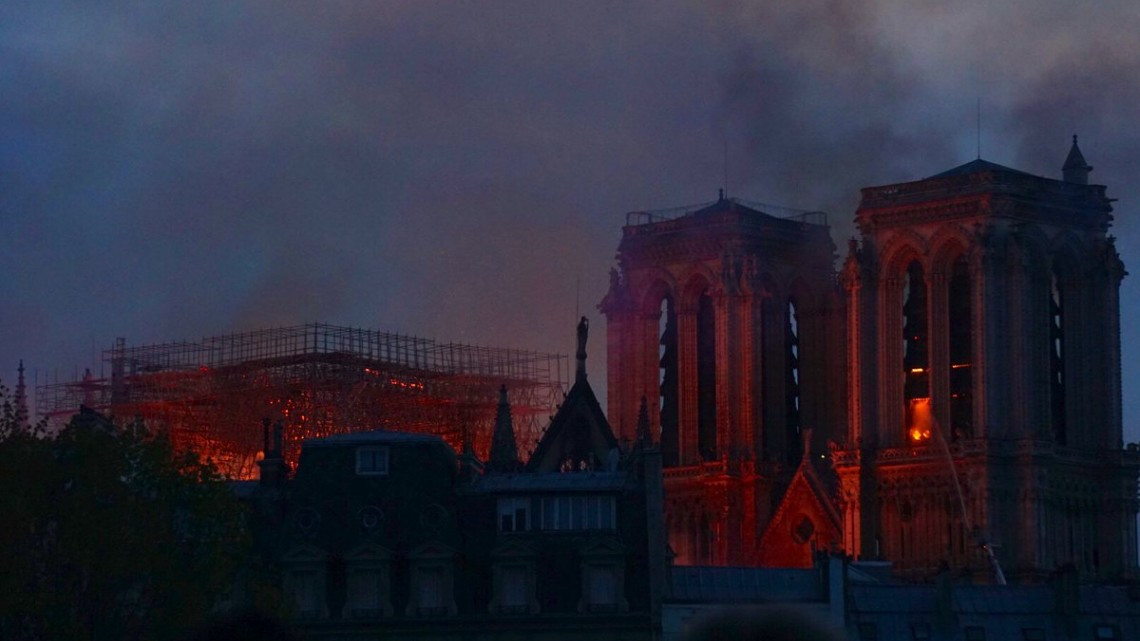 Catedral de Notre Dame se incendia