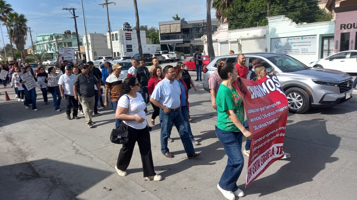 Maestros de Matamoros se manifiestan en contra de la Ley ISSSTE