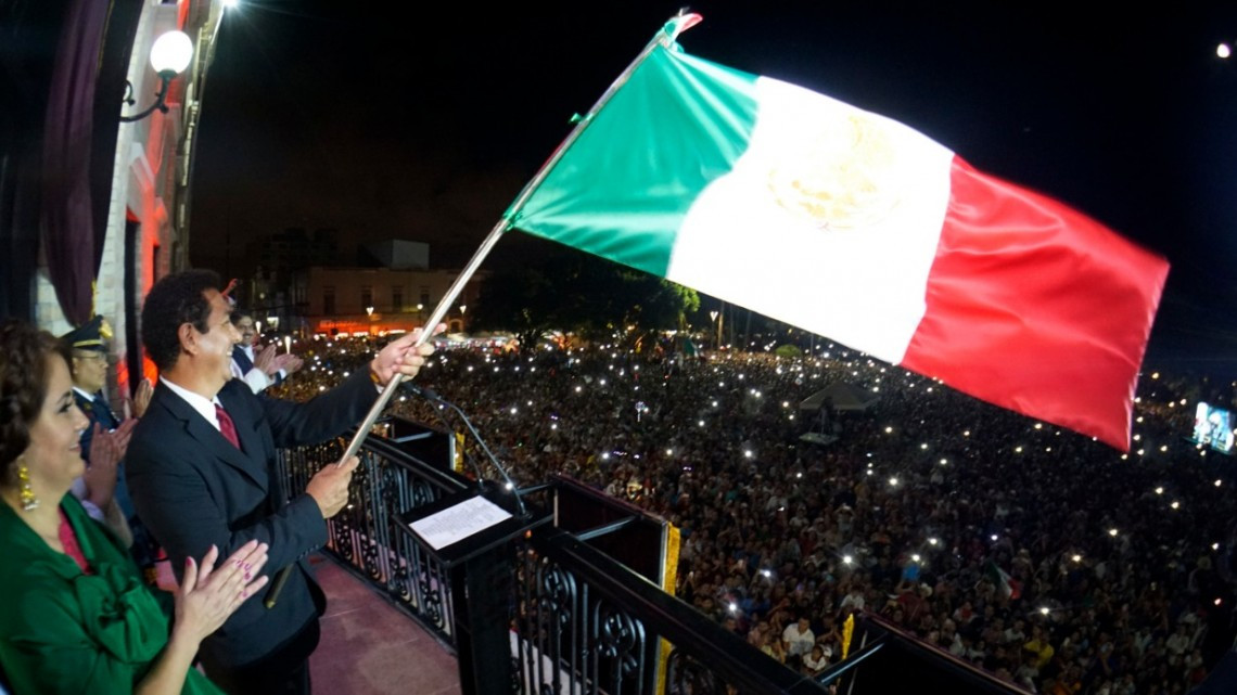 Alcalde Mario López da el Grito de Independencia