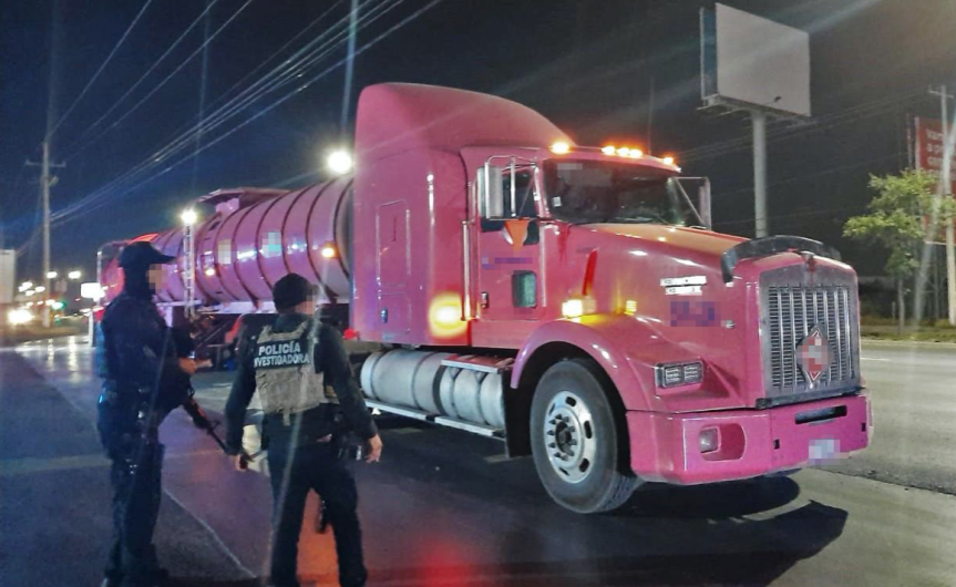 Recuperan tracto camión y pipa con 60 mil litros de combustible robados