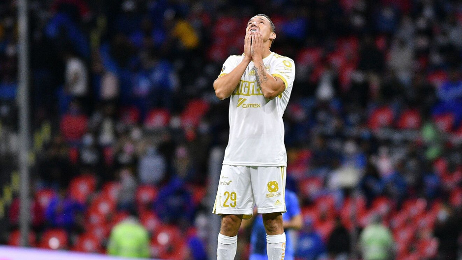 Dueñas se va de Tigres tras 13 años en el club