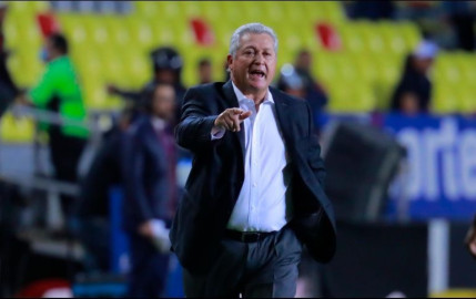 Víctor Manuel Vucetich deja la dirección técnica del Querétaro