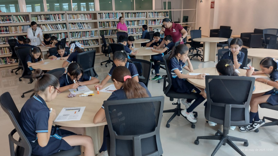Alumnos de la escuela ‘Cosme Pérez’ viven un recreo divertido en la Infoteca 