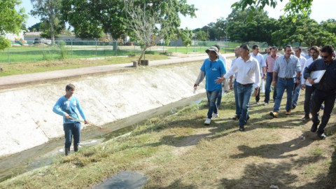 Supervisa Chucho Nader Limpieza y Desazolve de Canales Pluviales