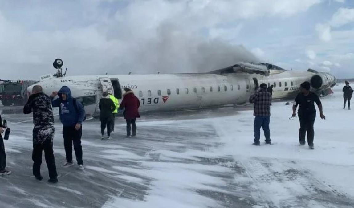 Avión de Delta Airlines sufre accidente en aeropuerto de Toronto 
