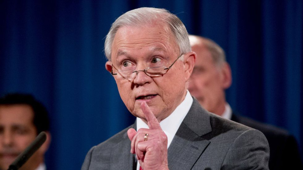 Padres ilegales que entren a EU con sus hijos, serán separados: Sessions