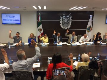 Aprueban pago a constructores