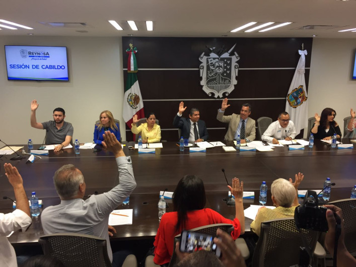 Aprueban pago a constructores