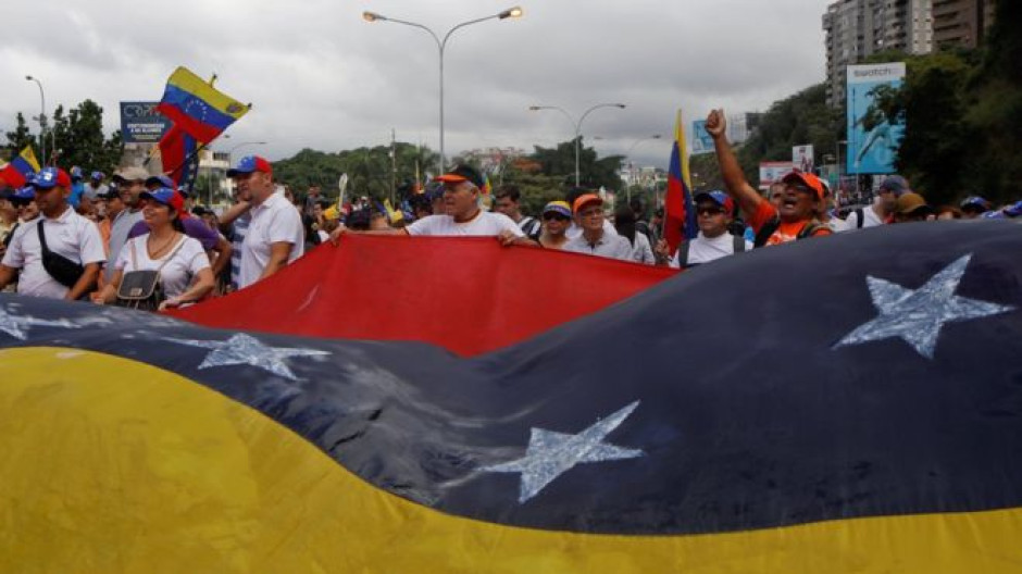 EU ordena a diplomáticos “no esenciales” abandonar Venezuela