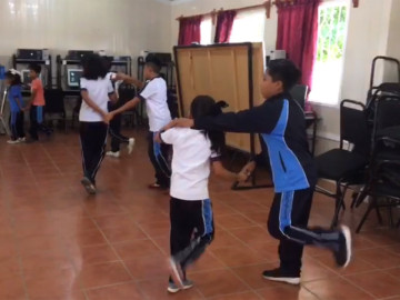 ¿Educación física?, no, mejor unas cumbias