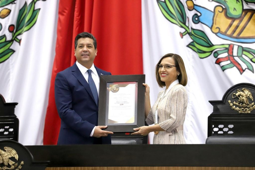 Galardona Congreso a Diana Guardiola por sus aportaciones a la educación de la niñez mexicana