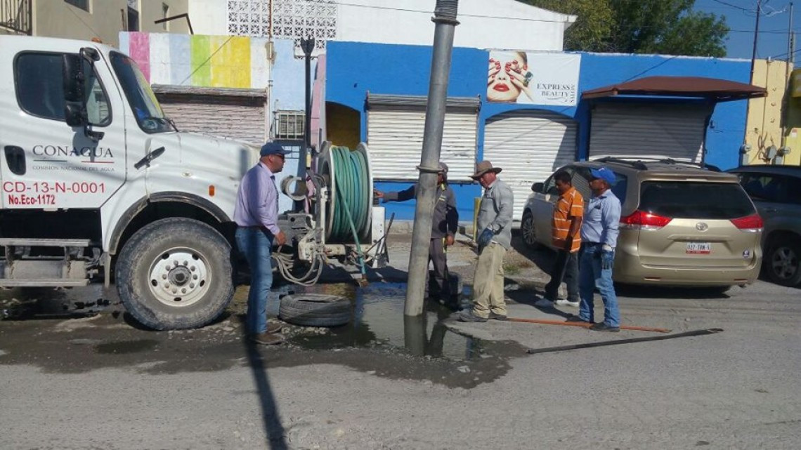 Comapa trabaja con equipo vactor