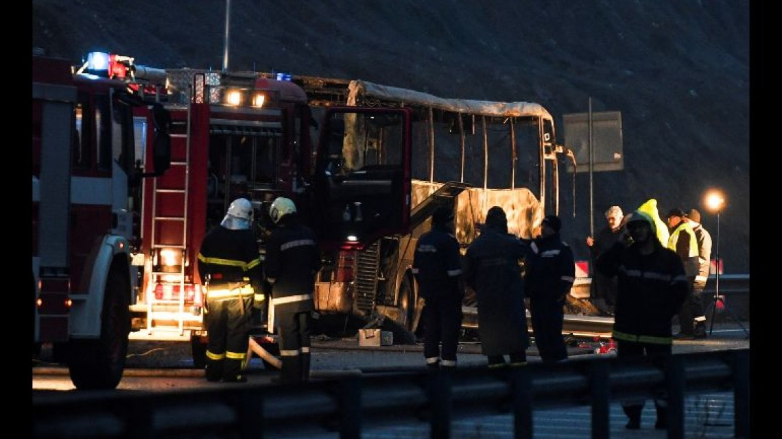 Incendio en un autobús deja al menos 45 fallecidos en Bulgaria