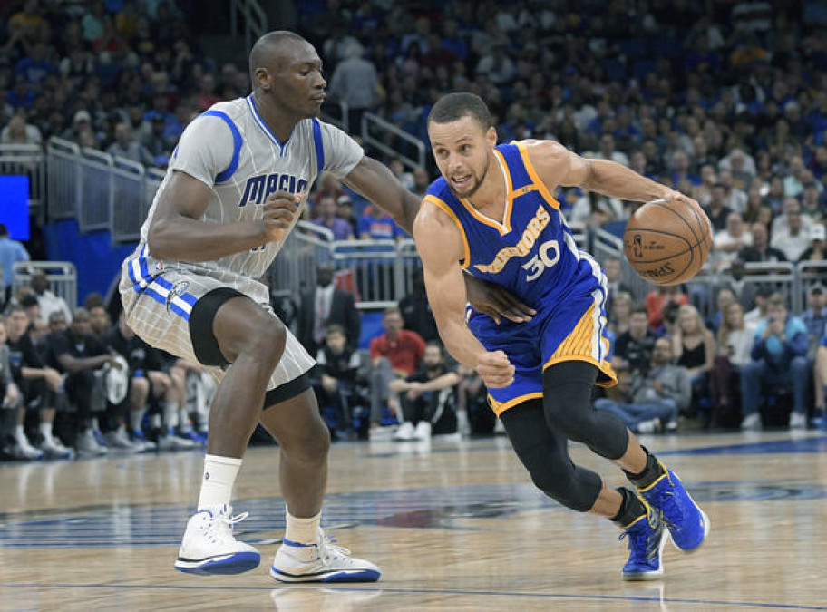 Warriors ganan en Orlando, con ráfaga de triples