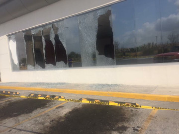 Vándalos destrozan vidrios de la CFE en Matamoros 