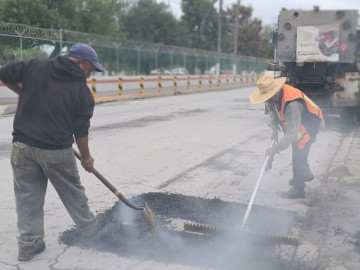  Realizan trabajos de  bacheo en avenidas y accesos a colonias