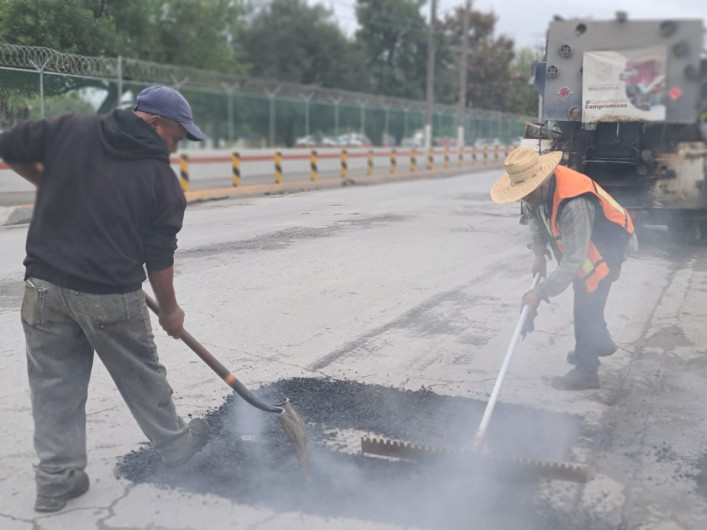  Realizan trabajos de  bacheo en avenidas y accesos a colonias