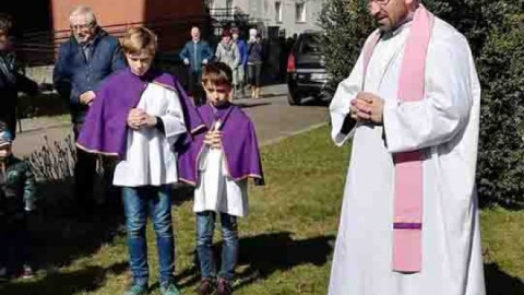 Queman libros de Harry Potter por tener ‘fuerzas malignas’