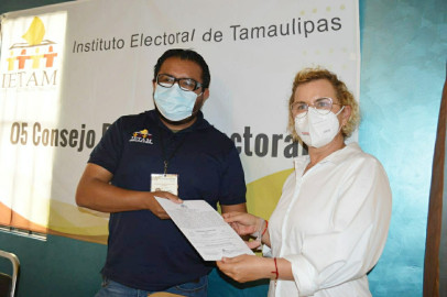 Recibe Magaly Deandar  constancia como diputada electa del 5o. distrito