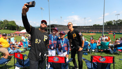 Piratas y Cardenales conviven con jugadores de Ligas Pequeñas