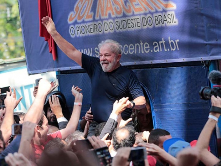 Sigue a la cabeza Lula da Silva en encuesta electoral