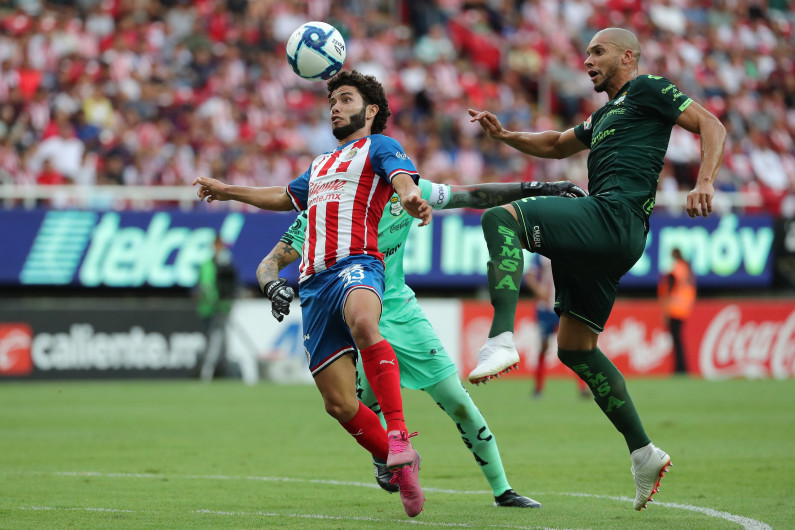Chivas vence 2-1 a Santos