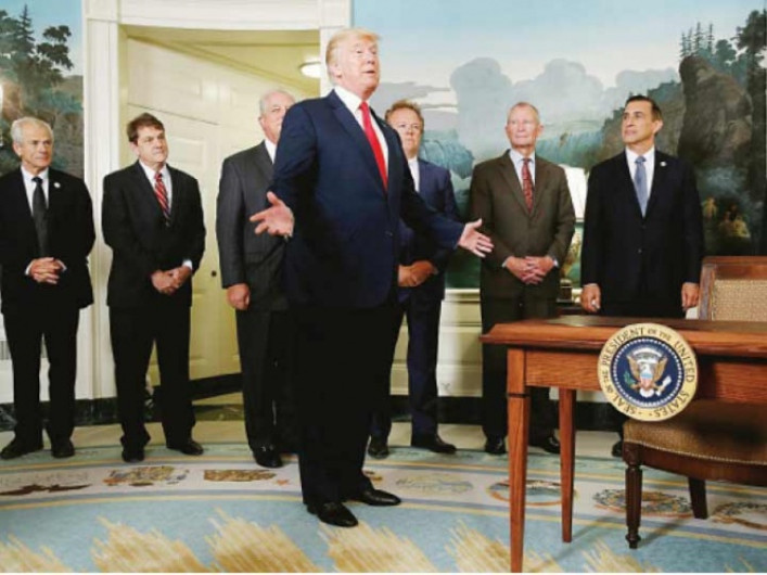 Trump asegura que el racismo es "el mal"