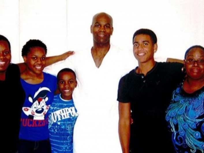 Exoneran a hombre condenado a cadena perpetua por delito que no cometió