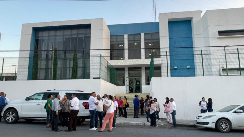 Toma SNTE instalaciones del CREDE; exigen pagos