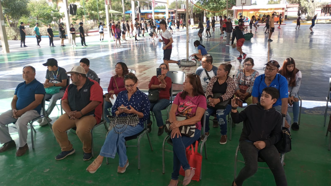 Reciben 25 familias tinacos subsidiados para almacenamiento de agua