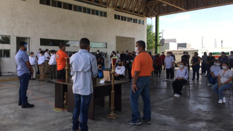 Rinden homenaje póstumo a paramédico fallecido por COVID-19
