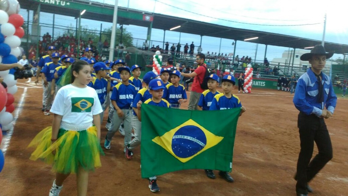 México vence por nocaut a Perú en su debut en CPB